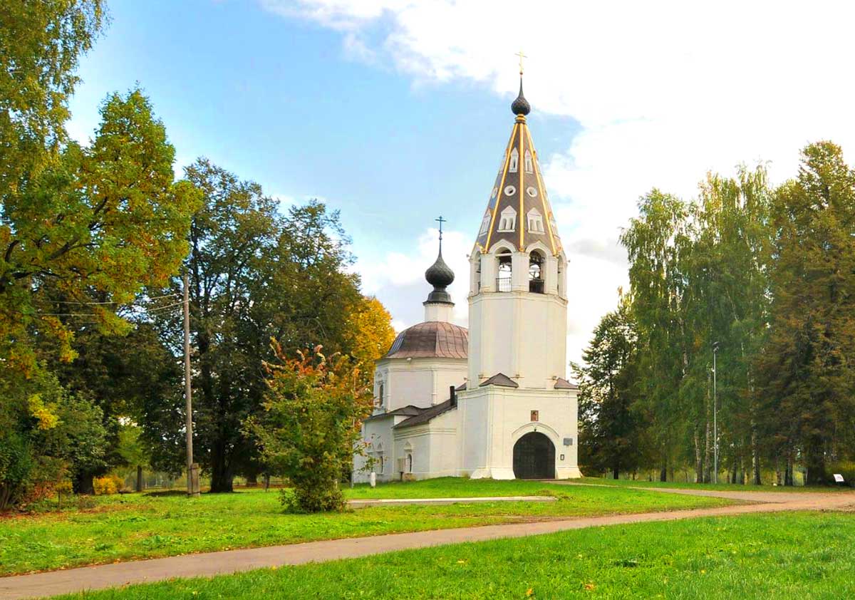 Успенская церковь — самое старое каменное строение в городе Плес